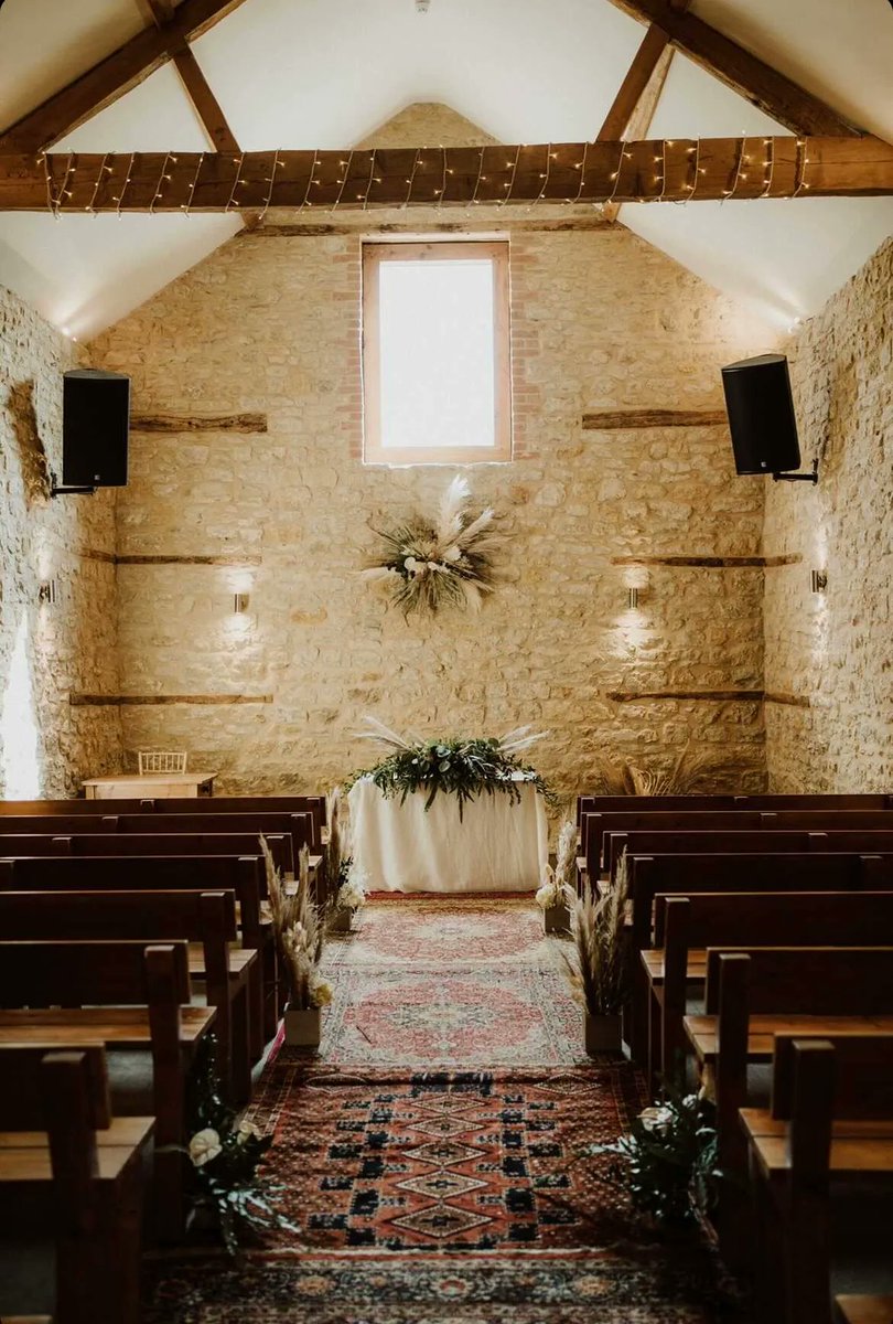Absolutely loved creating this gorgeous Persian rug aisle!

↘️Tag who you think would want an aisle like this↙️ 

@annaticreates_photography

#persianrugs #rugs #rugcollection #weddingdecor #decor #wedding #aisle #bride #walkdowntheaisle #funkywedding #uniquewedding