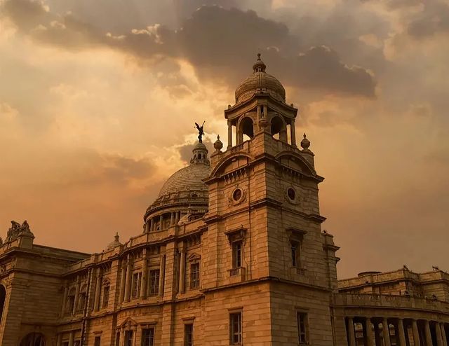 𝗧𝗵𝗲 𝘄𝗼𝗿𝗹𝗱 𝗳𝗮𝗺𝗼𝘂𝘀 𝗩𝗶𝗰𝘁𝗼𝗿𝗶𝗮 𝗠𝗲𝗺𝗼𝗿𝗶𝗮𝗹 𝗵𝗮𝗹𝗹, 𝗞𝗼𝗹𝗸𝗮𝘁𝗮'𝘀 𝗣𝗿𝗶𝗱𝗲.
.
© Arpan Adhikary
Shot On :- <a href="/Samsung/">Samsung Electronics</a> Galaxy M30s.
.
.
<a href="/Monojit2301/">Kolkatar Chobiwala</a>
<a href="/SamsungMobile/">Samsung Mobile</a> <a href="/hitkolkata/">TEDx_Hitkolkata</a> <a href="/SamsungIndia/">Samsung India</a> @richter_mandal_ <a href="/NatGeoPhotos/">Nat Geo Photography</a> <a href="/HISTORYTV18/">HISTORY TV18</a>