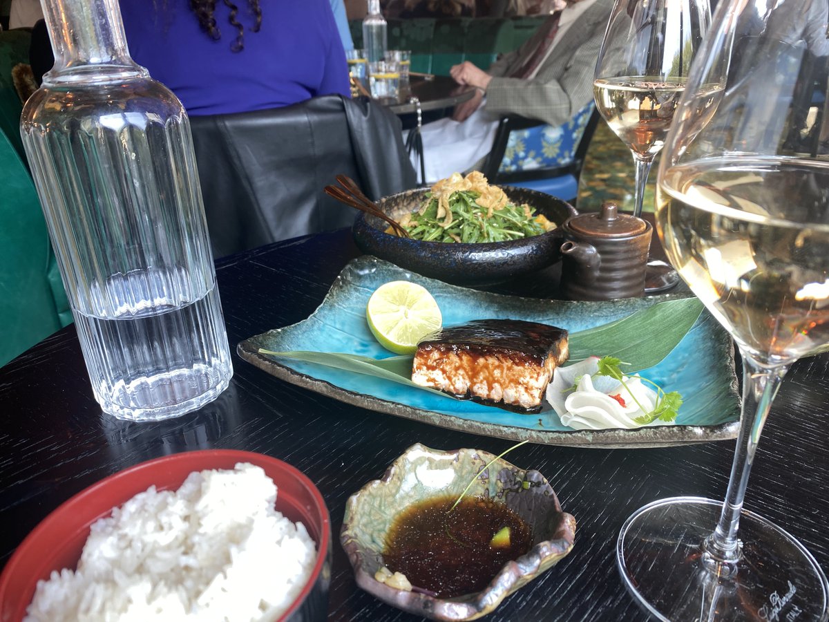 KingsFineFood's tweet photo. A superb lunch at The Ivy Asia, Guildford, with dishes inspired from cuisines spanning the continent of Asia. Thank you Executive Chef Simon Gregory, a wonderful menu.
#food #restaurant #theivyasia #theivyasiaguildford #guildford #chef #simongregory https://t.co/WLSwkY9sQs