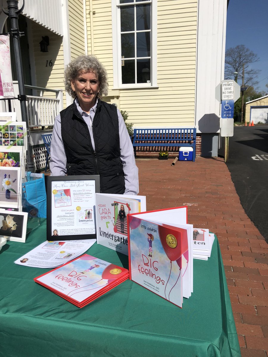 edd_joan's tweet photo. Thanks to readers of all ages for stopping by during Allentown’s Spring Stroll. It was an honor to sign books for you! https://t.co/3Pe6EuifTN