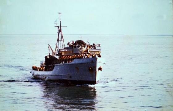 martiniotero's tweet photo. Ataque al #Aviso (A-9) #ARAAlférezSobral (#AVSO) de la #ArmadaArgentina
#Malvinas40años #GuerraDeMalvinas 
https://t.co/iVRafWy4ay https://t.co/k08YswnKRL