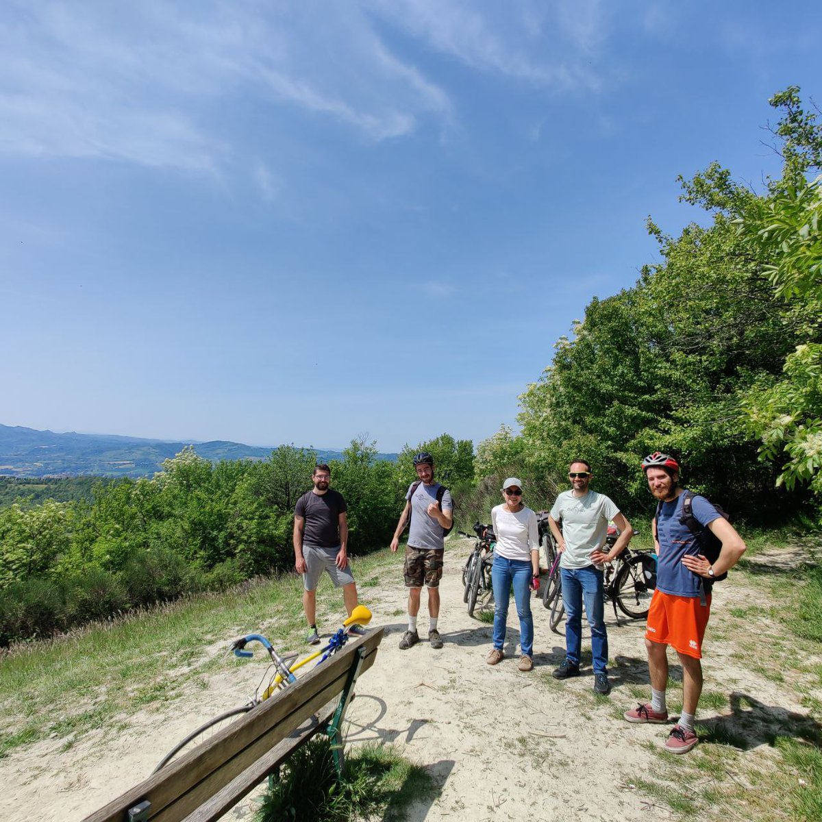 EfestaAps's tweet photo. Grazie a @ciclostile_csb da #Trento!
Con loro 3 giorni tutti di #bici: giretti sui colli, Critical Mass, cicloriparazione e poi #MayDayParade per il Primo Maggio!
3 giorni di conoscenza, scambio, incontro e impegno...!
A presto!

@csabruno #Bologna #Làbike #ciclofficina https://t.co/A61RuU8Pvy