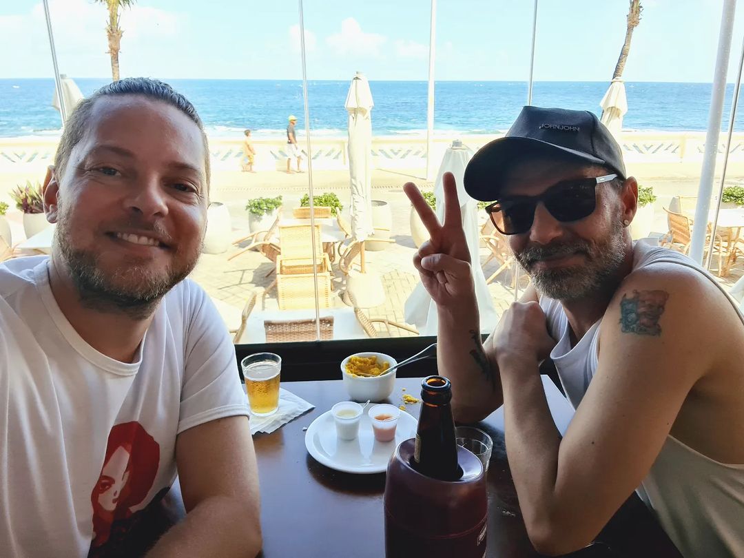 PaulinhoGoetze's tweet photo. Amiiigo, que alegria ter você aqui em Salvador esses dias.
Volte sempre!
Volte logo!
Já com saudades!
#amigo #amizade #longadata https://t.co/LHmdr2Y0ZE