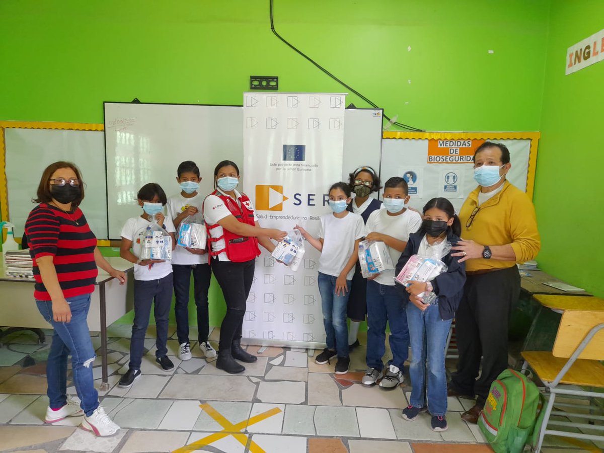 cruzrojahon's tweet photo. El proyecto SER financiado por la Unión Europea y ejecutado en consorcio por #AyudaEnAcción, #CruzRojaHondureña, #Funach y #Rikolto, entregó 560 kits de bioseguridad a estudiantes de 3 centros educativos de Aldea #CerroGrande y #ValleDeÁngeles. https://t.co/ixr7lFmDiw