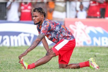 Sativa255's tweet image. Kutana na INONGA beki aliemzuia Mayele akafungwa na MASAWE 😂