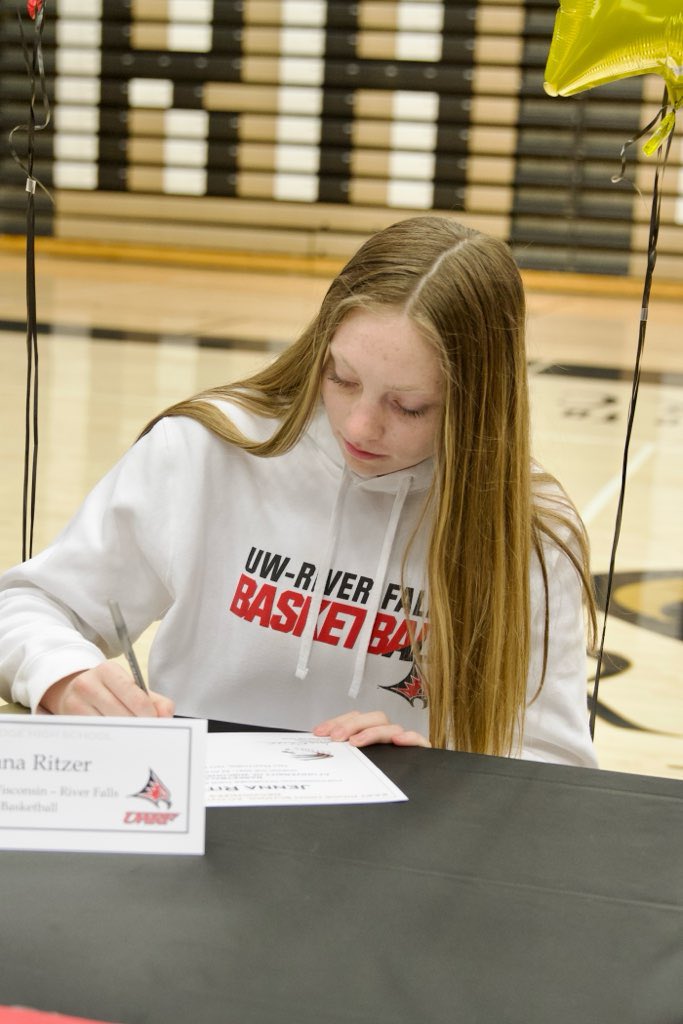 💫Congrats <a href="/JennaRitzer/">Jenna Ritzer</a>! She will be continuing her basketball career at UW-River Falls. We are so proud of you and GOOD LUCK! @UWRFWomensBball