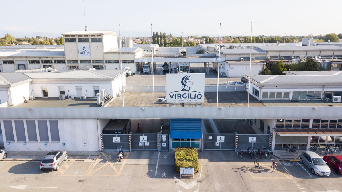 Virgilio è l’unico consorzio in Italia che riunisce sia conferitori di Grana Padano DOP sia quelli del Parmigiano Reggiano DOP, grazie alla presenza nelle due zone di produzione tutelate dal disciplinare che ne attesta la Denominazione di origine protetta.
#cepiugustonelbenessere