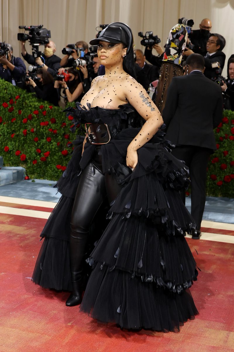 .@NickiMinaj stunned in <a href="/Burberry/">Burberry</a> at the 2022 #MetGala. See every red carpet look from fashion’s biggest night: vogue.cm/QiZBa3j