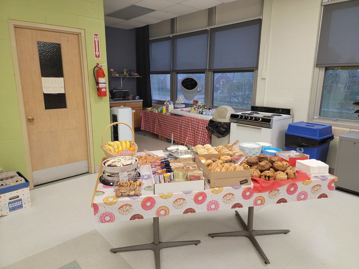 WISBarrett's tweet photo. Thank you to our amazing parents for providing such awesome snacks!  Teacher and Staff Appreciation Week. https://t.co/hXmwbZyBut