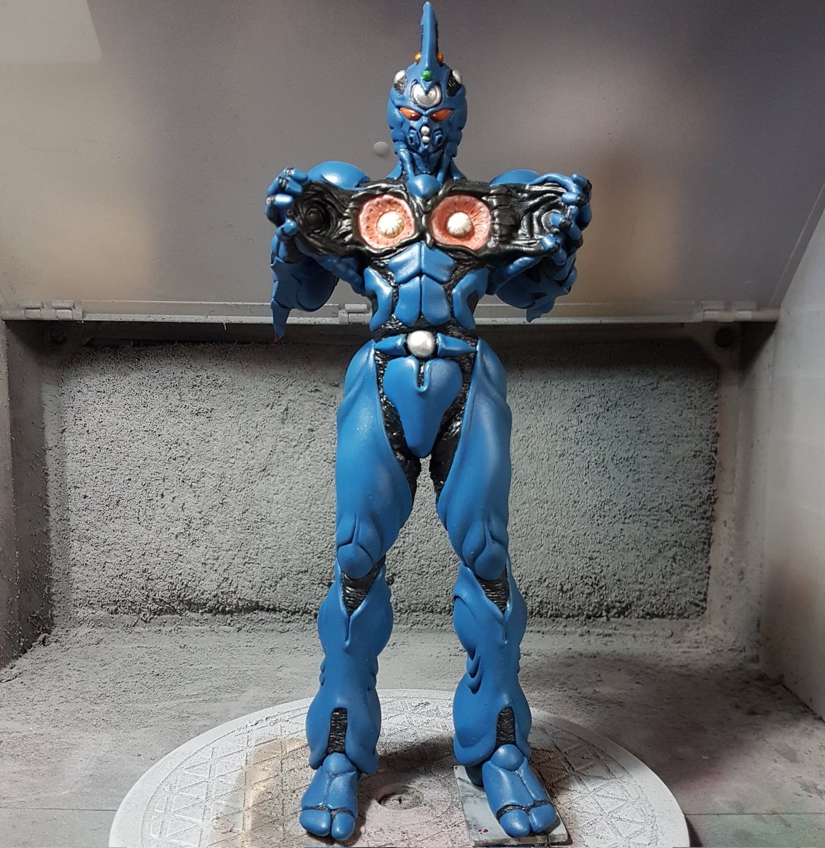 GOICHIMONJI's tweet photo. Coming back to a kit after some times and giving it a lil makeup really shows how much you improved, how much you can make it better with a lil more effort.
#Guyver #Vinylkit #ガイバー https://t.co/oqOXpZxCek