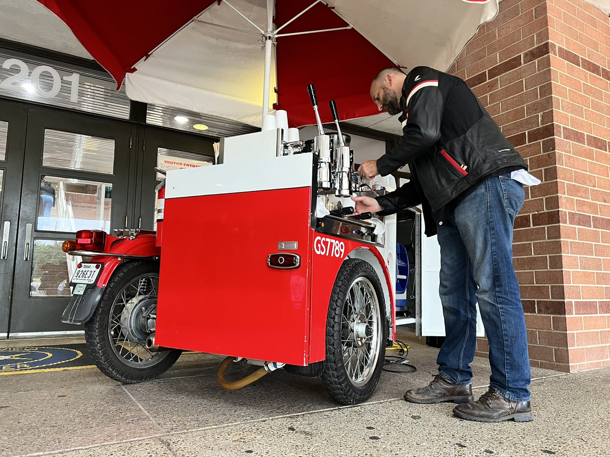 SBMTownview's tweet photo. Thank you Levine’s Uniforms and Motokofe for spoiling my staff. The mobile coffee bar and empanadas were delicious! #motokofe #levines #teacherappreciationweek2022 https://t.co/nO3SxgwETj