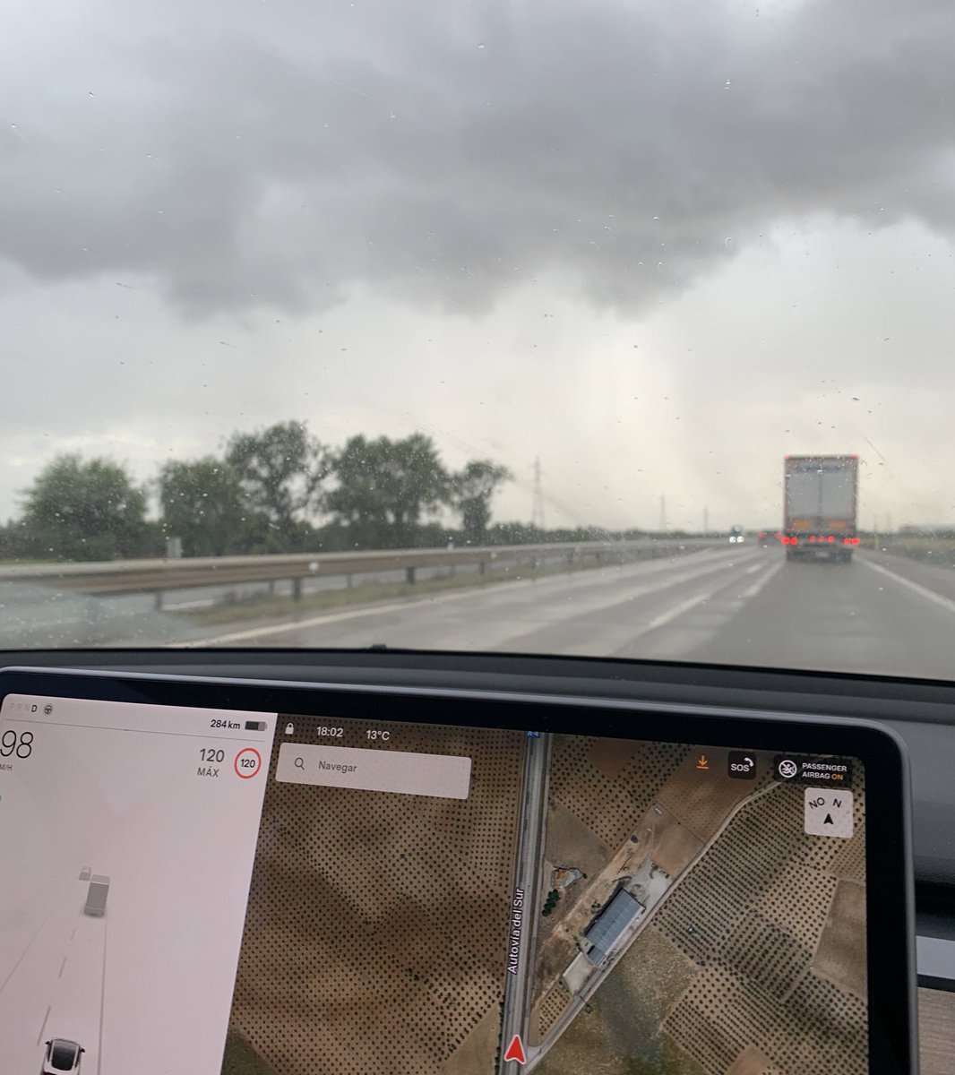 noacruz's tweet photo. @elonmusk I was driving home and I suddenly found a storm…has Tesla ever thought to add a widget to know the weather in advance? It would be safer for driving #teslamodel3 #innovation #electricvehicles https://t.co/nZCvbTEuMp