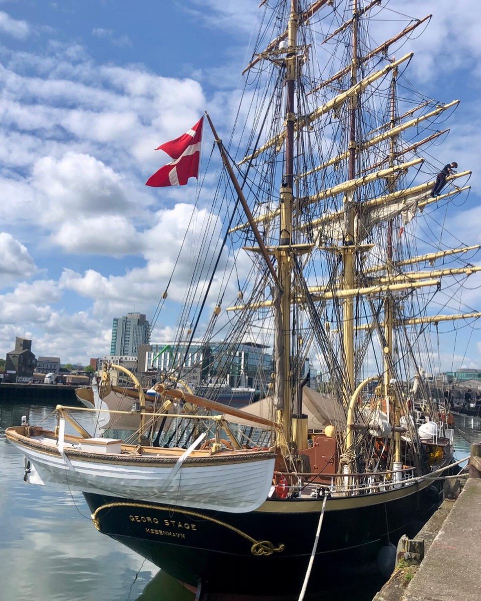 CafeMariusEM's tweet photo. Beautiful #georgstage in @PortofCork #cork #Ireland #sea #purecork #wind https://t.co/TEyTt4tJMV