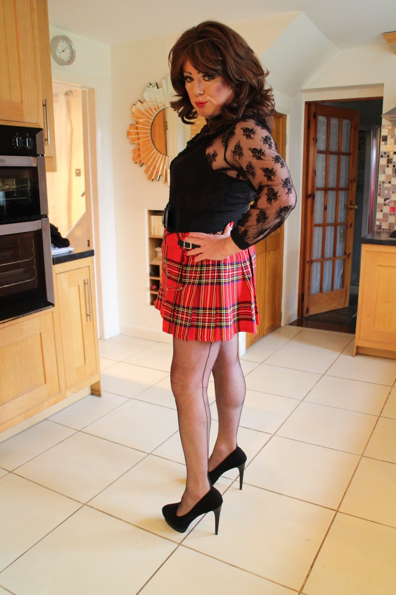 SindySilky's tweet photo. There are some times when only a #veryshort #skirt will do!.And even a #Sunday... https://t.co/aqUB8uay69