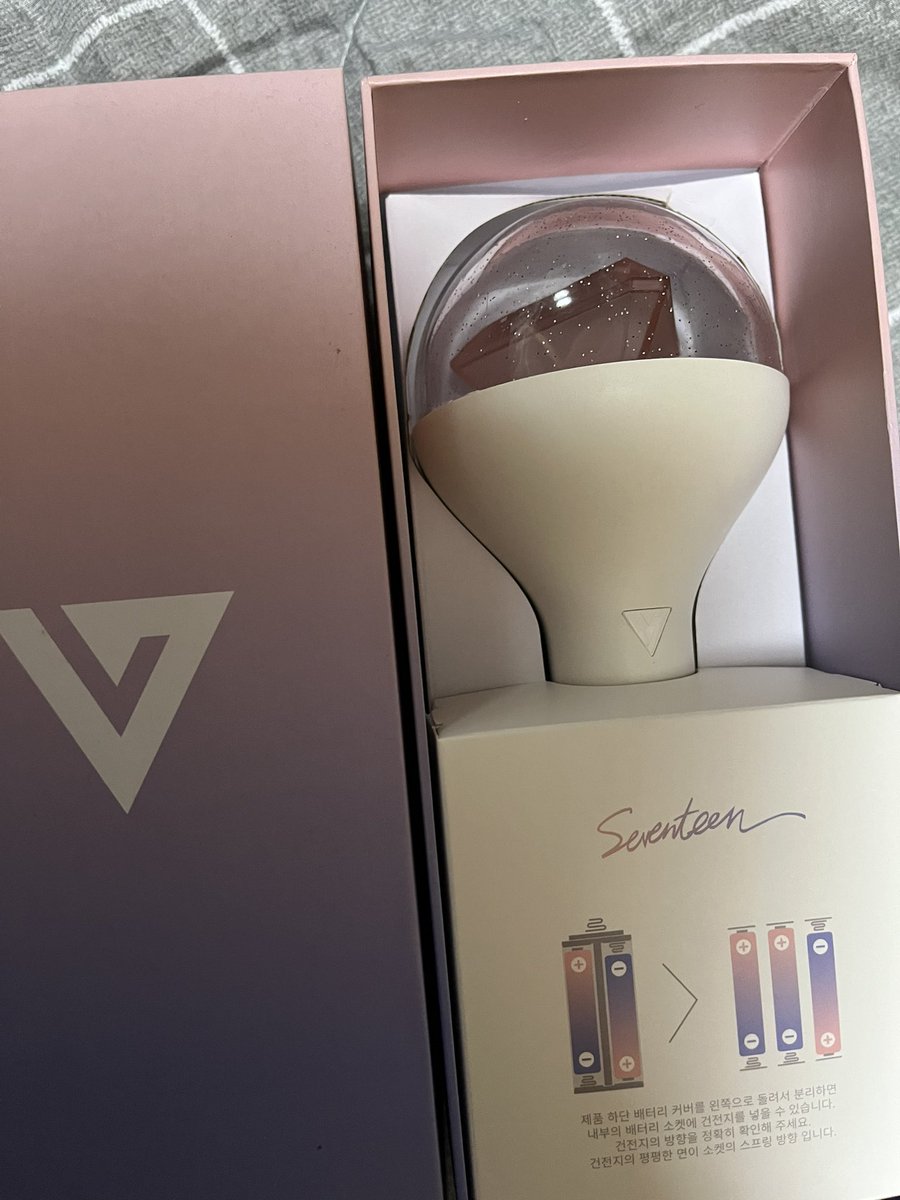 itsyou1120's tweet photo. 캐럿봉 (구럿봉) 판매합니다! 2.0 에눌 가능 천 케이스 증정
#세븐틴  #seventeen  #호시 #권순영 #승관 #부승관 #캐럿봉 #뉴럿봉 #구럿봉 #세븐틴굿즈 #세븐틴공식굿즈 #세븐틴승관 #세븐틴호시 #에스쿱스 #승철 #정한 #조슈아 #지수 #준 #원우 #지훈 #우지 #디에잇 #명호 #민규 #도겸 #한솔 #버논 https://t.co/ox3putrI02