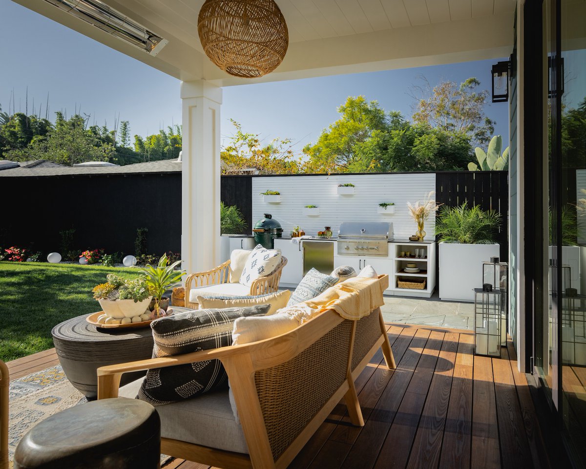 luxemagazine's tweet photo. Six Walls & Urban Bonfire prove that beauty can be durable and functional. See their collab collection of customizable culinary suites: https://t.co/rfiaMFCehZ
#LuxePartner #sixwallsinteriordesign #luxurydesign https://t.co/yddwbgihIW