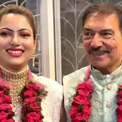 NP_App's tweet photo. Former India cricketer #ArunLal ties knot with #BulbulSaha, wedding pictures go viral
🔗 https://t.co/D3D2VqTuOQ https://t.co/6jBSv5Gal9
