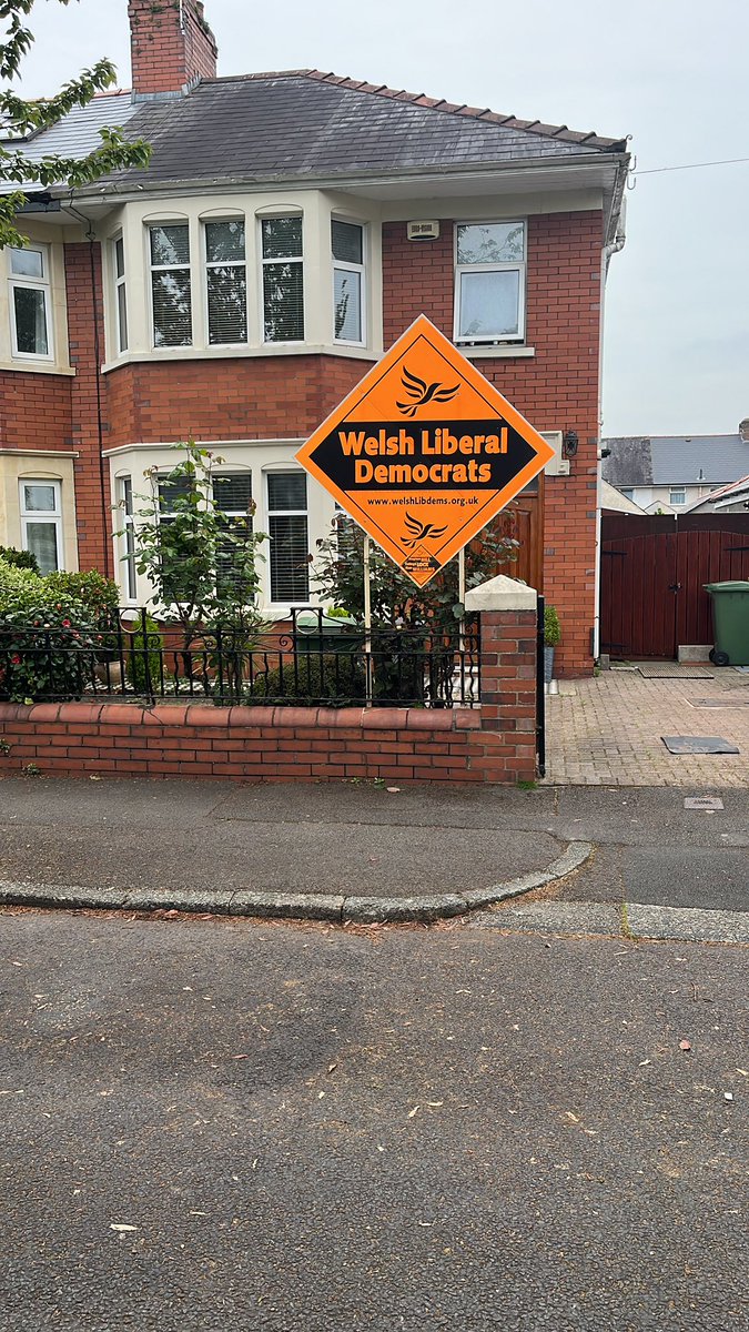 Love putting these boards up! #votelibdem

🗳 <a href="/SteveHillWales/">Stephen Hill 🏴󠁧󠁢󠁷󠁬󠁳󠁿</a> ✅ 
🗳 @kathryn_she_her  ✅ 
🗳 Alun Williams ✅
