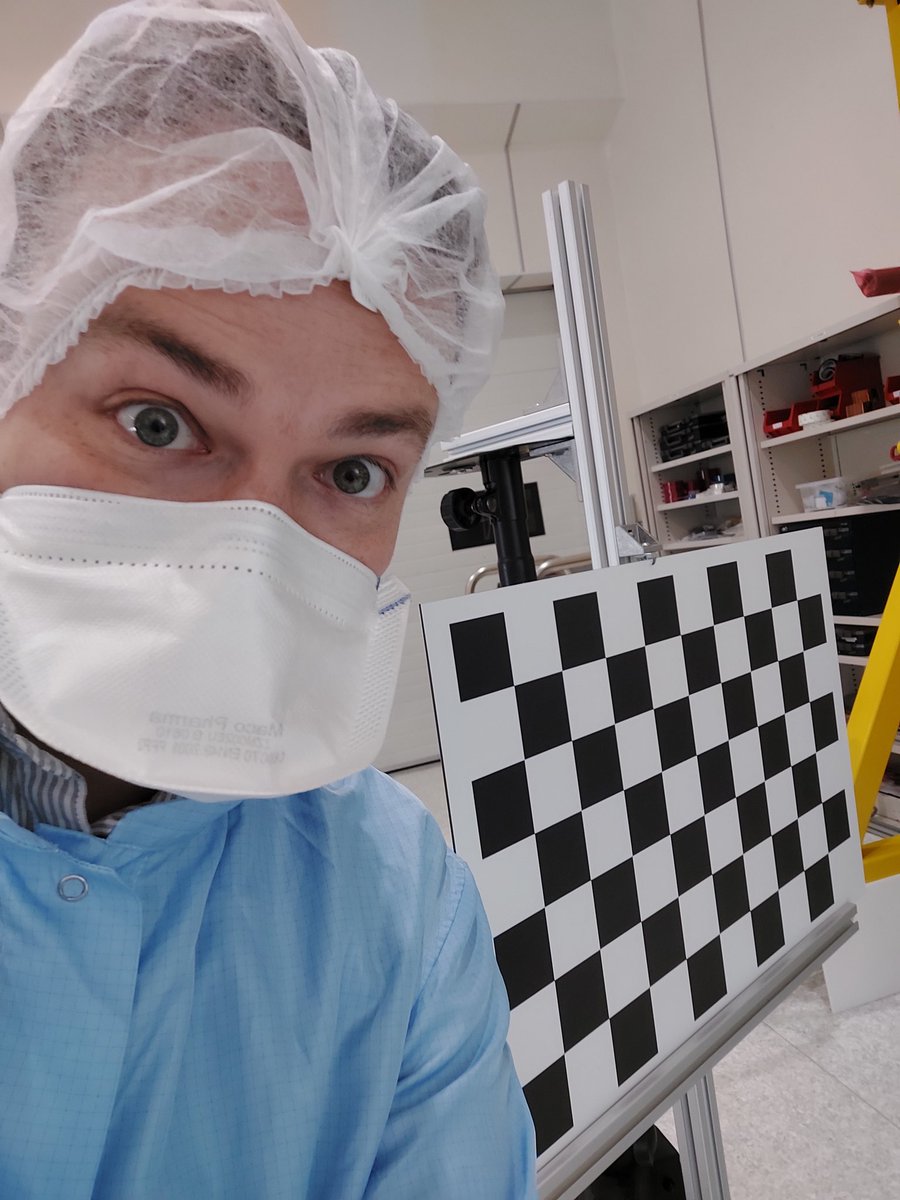 simon_tardivel's tweet photo. Journée de calibration stéréo, en salle Sigma au @CNES des #NavCams du #RoverMMX de la mission #MMX JAXA @mmx_jaxa_en
J'ai sorti le bec de 🦆 à l'occasion, on a beau répéter avant, c'est flippant de bosser sur les modèles de vol ! 😅 https://t.co/1YHYaKh9vE