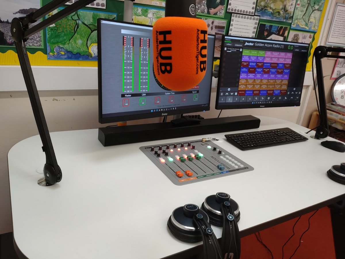 RussellPrue's tweet image. I'm exhibiting next week at Cardiff City Hall 10th May for the #MHWShow Interested in School Radio? Come and see my latest HUB BROADCASTER Studio, I'm using it for my live event broadcast too, stand 37, let me know, I have a few free tickets left for interested folks!