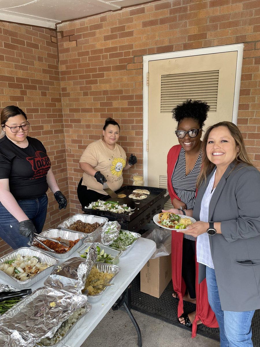 orona75's tweet photo. It’s #TeacherAppreciationWeek and @MTEMustangs teachers and staff are enjoying some #TacoTuesday 🌮. Thank you @MTEMustangsPTA #RISDgreatness https://t.co/WeY14GWB4U