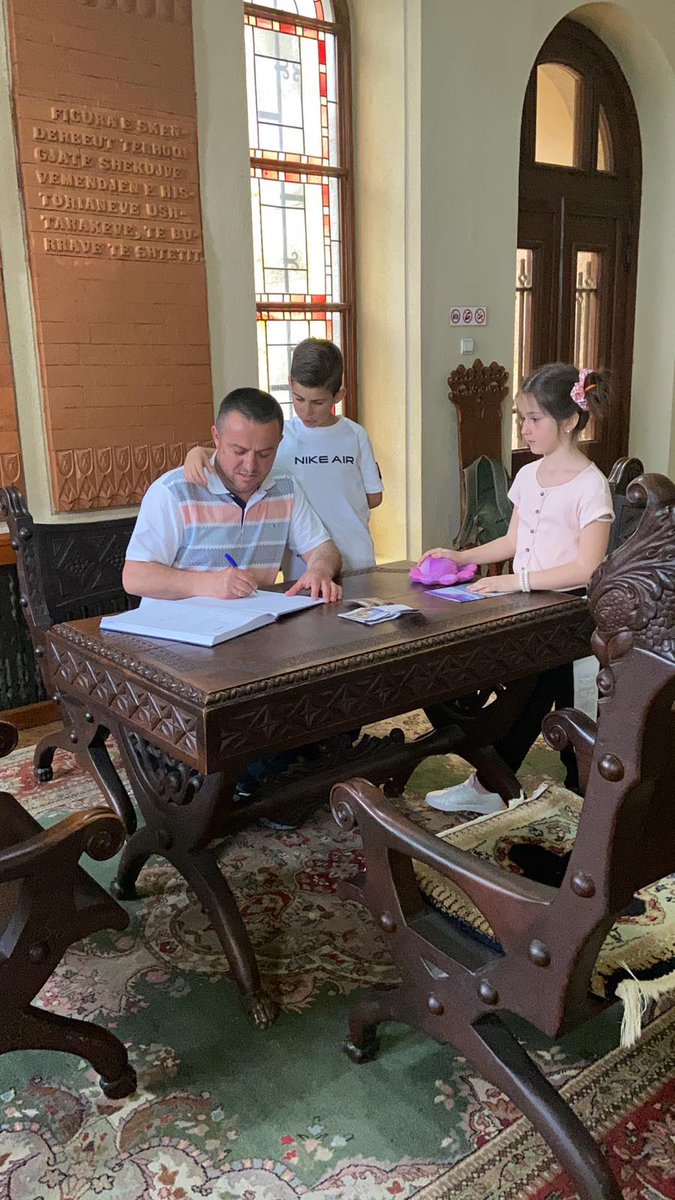 “Vërtetë ne kemi Bajram e Pashkë, por Shqiptarinë e kemi bashkë”, kjo thënie e poetit të madh Gjergj Fishta ka treguar se ndër shekuj shqiptarët e kanë pasur bashkëjetesën fetare.