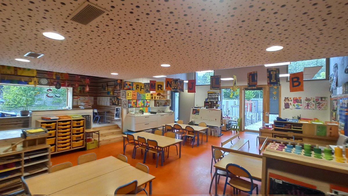 Grenoble_Commun's tweet photo. Inauguration de l'école Diderot rénovée et tournée vers la place aux enfants.
Une maternelle haute qualité énergétique en bois local, une partie ancienne rénovée, deux cours  végétalisées avec jardin et jardin de pluie ainsi qu'une salle plurivalante pour les enfants et agent-es. https://t.co/KbnRqO2NoB