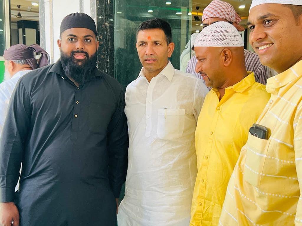 mohsinpatel544's tweet photo. Eid celebrate MLA @jitu_patwari JI
. 
. 

Eid Mubarak to everyone, around the world, the beautiful day of Eid ul Fitr! A celebration at the end of the most blessed https://t.co/CVcMm4wwH9