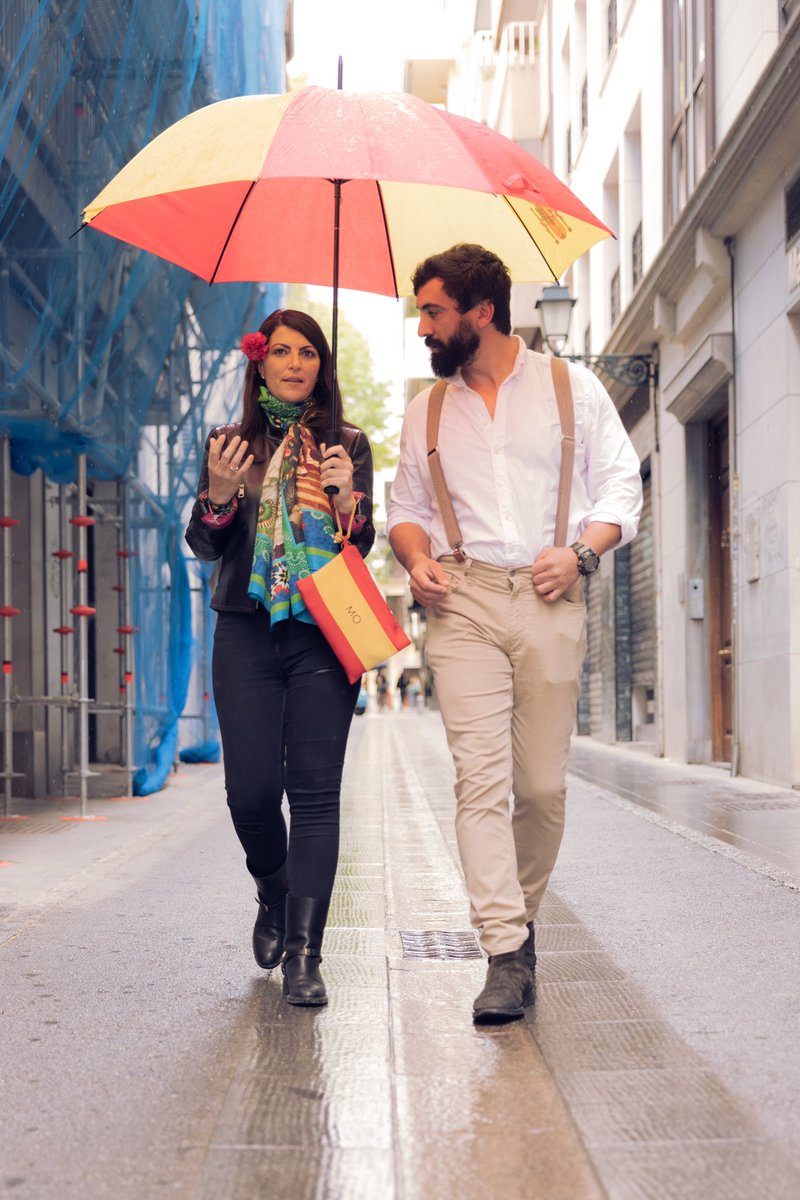 Macarena_Olona's tweet photo. Campaña tras campaña, hemos recorrido juntos España. Hoy te doy las gracias por aceptar caminar a mi lado como Coordinador de mi Equipo de Campaña a la Presidencia de #Andalucia, @CocoRobatto. https://t.co/CQ5E0RdnLr