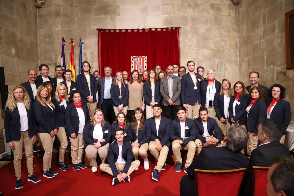 F_Armengol's tweet image. Mai Balears havia guanyat tantes medalles (5) a les olimpíades d&apos;#SpainSkills ni havia apostat tant per l&apos;FP.

Orgull de cracs. Hi ha tant talent a la sala que quasi no hi cap!
