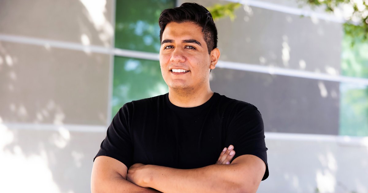 GradientLrn1's tweet photo. "Always remember why you're a teacher." Hear more from Abel Ruiz, a science teacher at Aspen Public Schools, about his "why" for becoming a teacher, and from his students about his impact on them: https://t.co/EbvlU9t7ia
#TeacherAppreciationWeek #ThankATeacher #SummitLearning https://t.co/eeHHacR4r5
