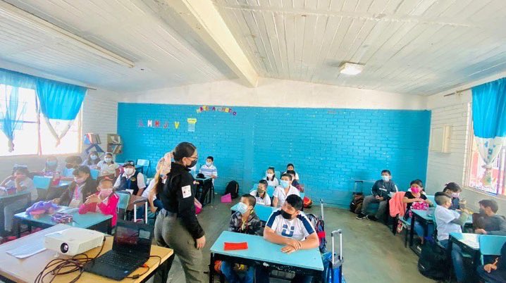SSPCOAH's tweet photo. En cumplimiento al estándar 2.6.6.
Función de educación al público #C4 #RegionSureste realiza taller “Salvando mi vida y la de mi Familia: Uso responsable del Sistema de Emergencias 9-1-1”
Esc. Primaria Ramón Méndez González T.M. Col. Ignacio Zaragoza https://t.co/Bupbi9VSBQ