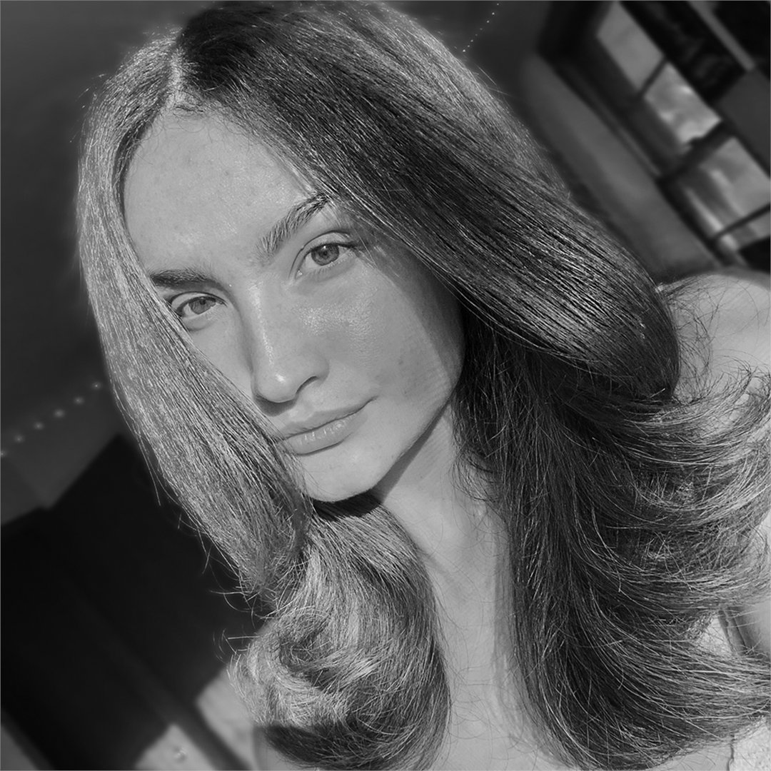 mplsdesignshow's tweet photo. It's almost show time! Until then, meet Jasmine Kramer.

"Hello! I’m Jasmine, a graphic designer in Minneapolis, Minnesota. My goal as a designer is to create work that communicates clearly, is playful, and evokes emotion."

#minneapolis #graphicdesign #branding https://t.co/ZuRHh7DWqs
