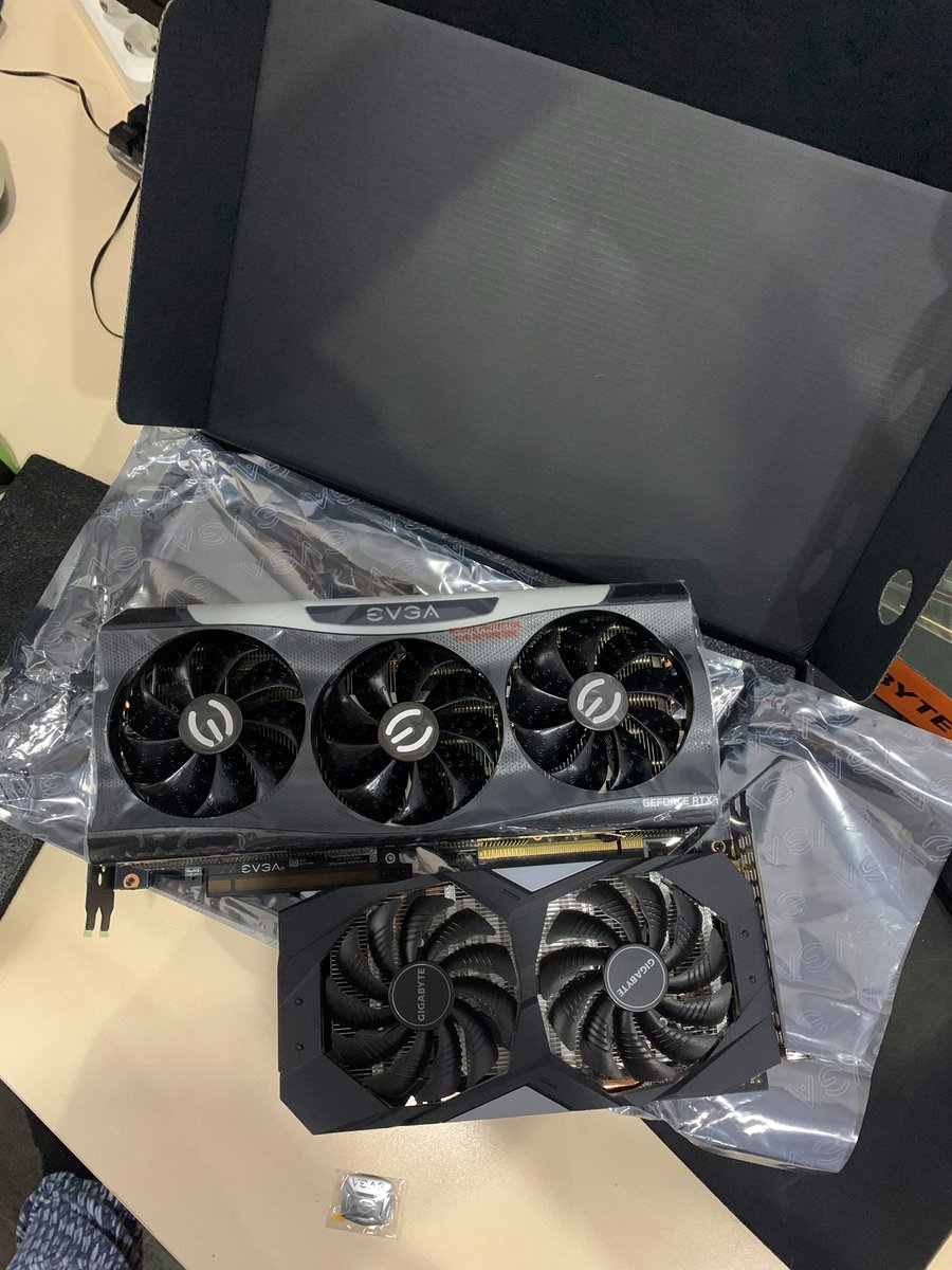 tapnse's tweet photo. Hi everyone! Today I got a new babe, look at it 🤤 #upgrade #nvidia #RTX3070Ti #NFTCommunity #pcbuild https://t.co/U3NnkXE9yW