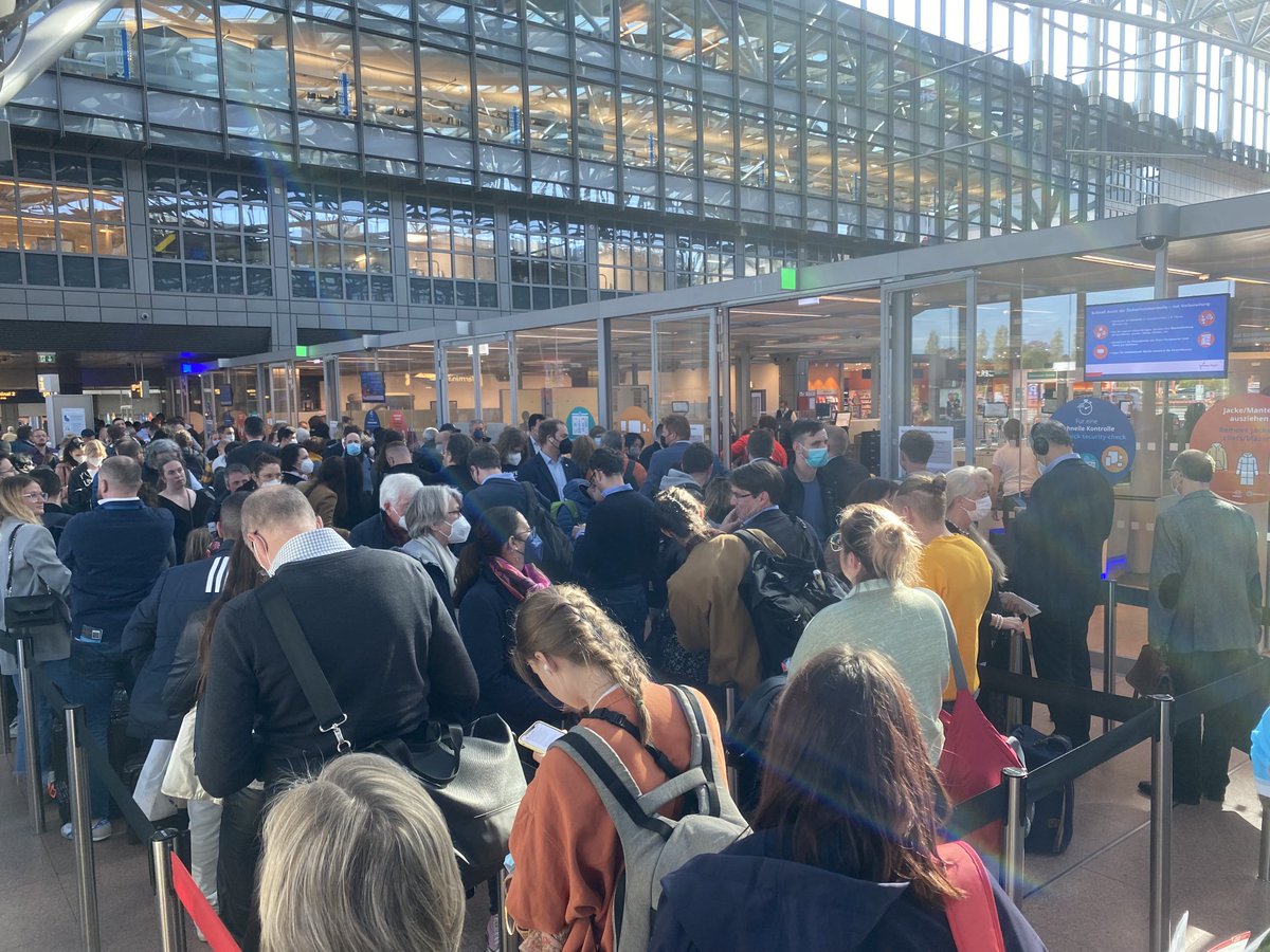 jpbassin's tweet photo. #hamburgairport - 2nd city in Germany! How can this be possible. Such a long delay at security!! https://t.co/ojYwrJKjY5
