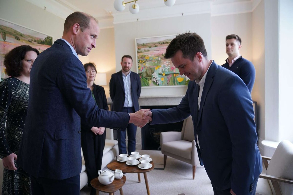 BillyDouglass7's tweet photo. The Duke of Cambridge is is visiting James' Place an organization that offers support to men,who are facing a suicidal crisis. The Duke is opening the charity's new center in London!#PrinceWilliamIsAKing #DukeOfCambridge https://t.co/JXNHN9qX7U