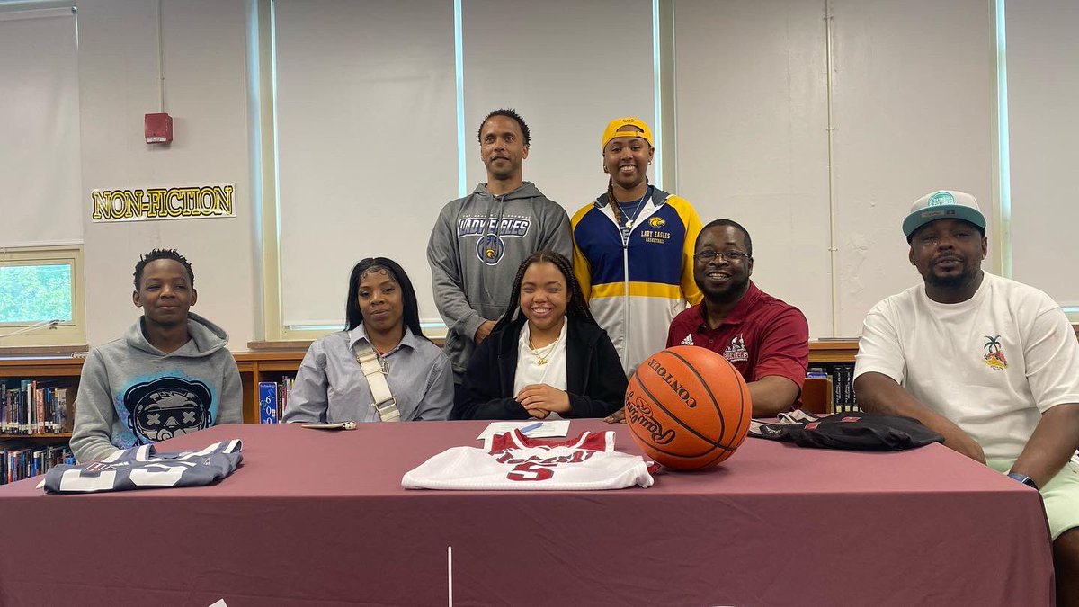 whit_hand15's tweet photo. She made HISTORY today! First female basketball player to leave Shawnee and go on to play collegiate basketball! Talk about changing the culture !!! So PROUD!!! https://t.co/gZkQ4VtcEL