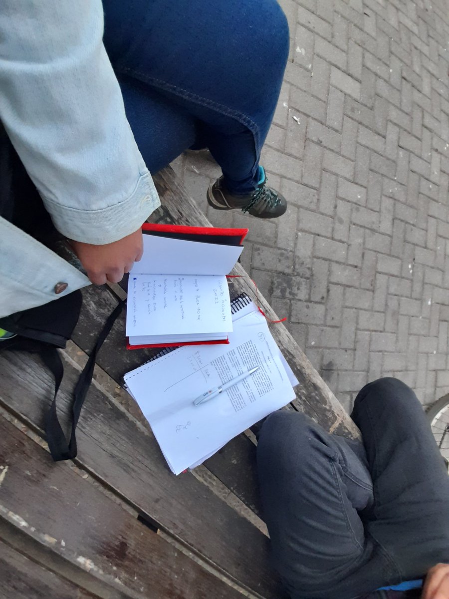 NandyMoglia's tweet photo. Tenemos q estudiar y trabajar en la plaza xq @munitome aún nos tiene sin #biblioteca ah pero tiene 1edificio enorme,feo y q además nos roba el sol d la plaza muy temprano😭¿Por qué siempre todo tan mediocre en Tomé? 😔🤕 #LuchARTE #BuceARTE artistas y buzos contra los abusos! https://t.co/5iu3wiLoBP