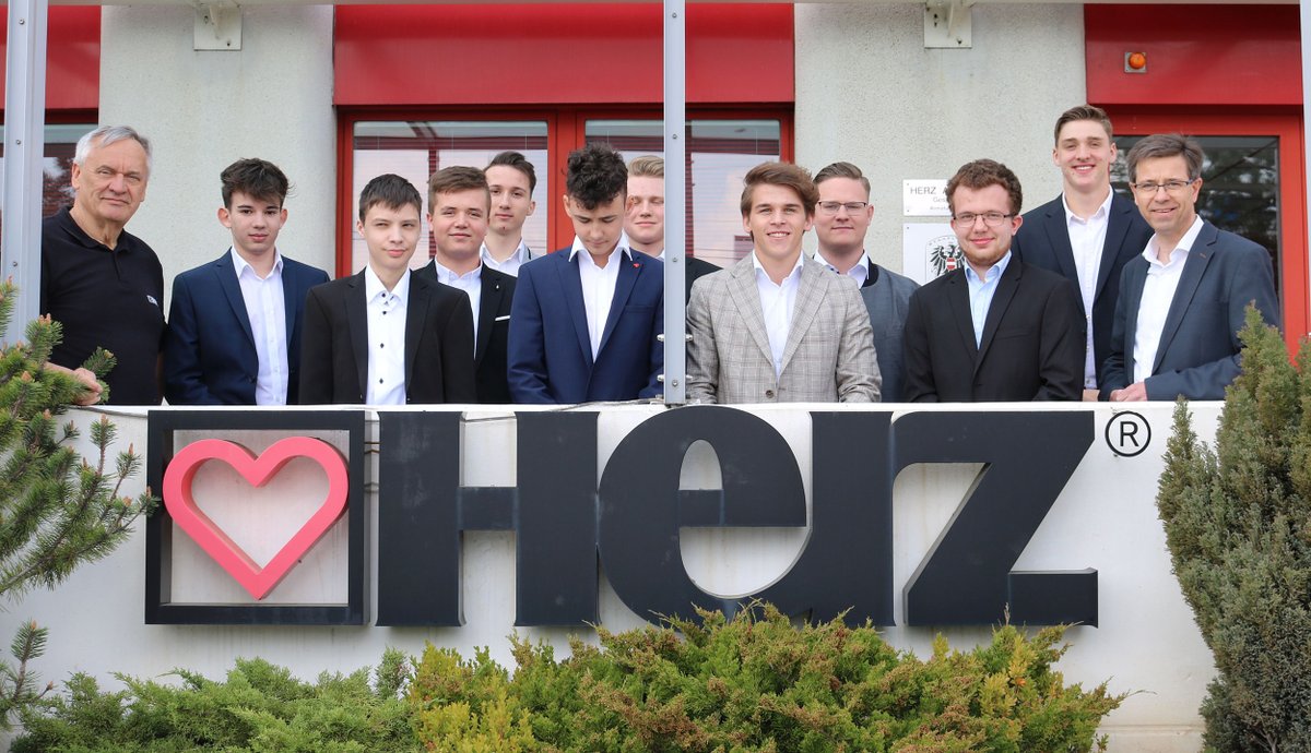 Die Schüler des vierten Jahrgangs der #Gebäudetechnik-Abteilung der #HTLPinkafeld unternahmen in Begleitung ihres Klassenvorstandes am 20. April eine Exkursion nach Wien. Ein Ziel dieser Schulveranstaltung war die Zentrale der Firma #Herz Armaturen Ges.m.b.H. Österreich.