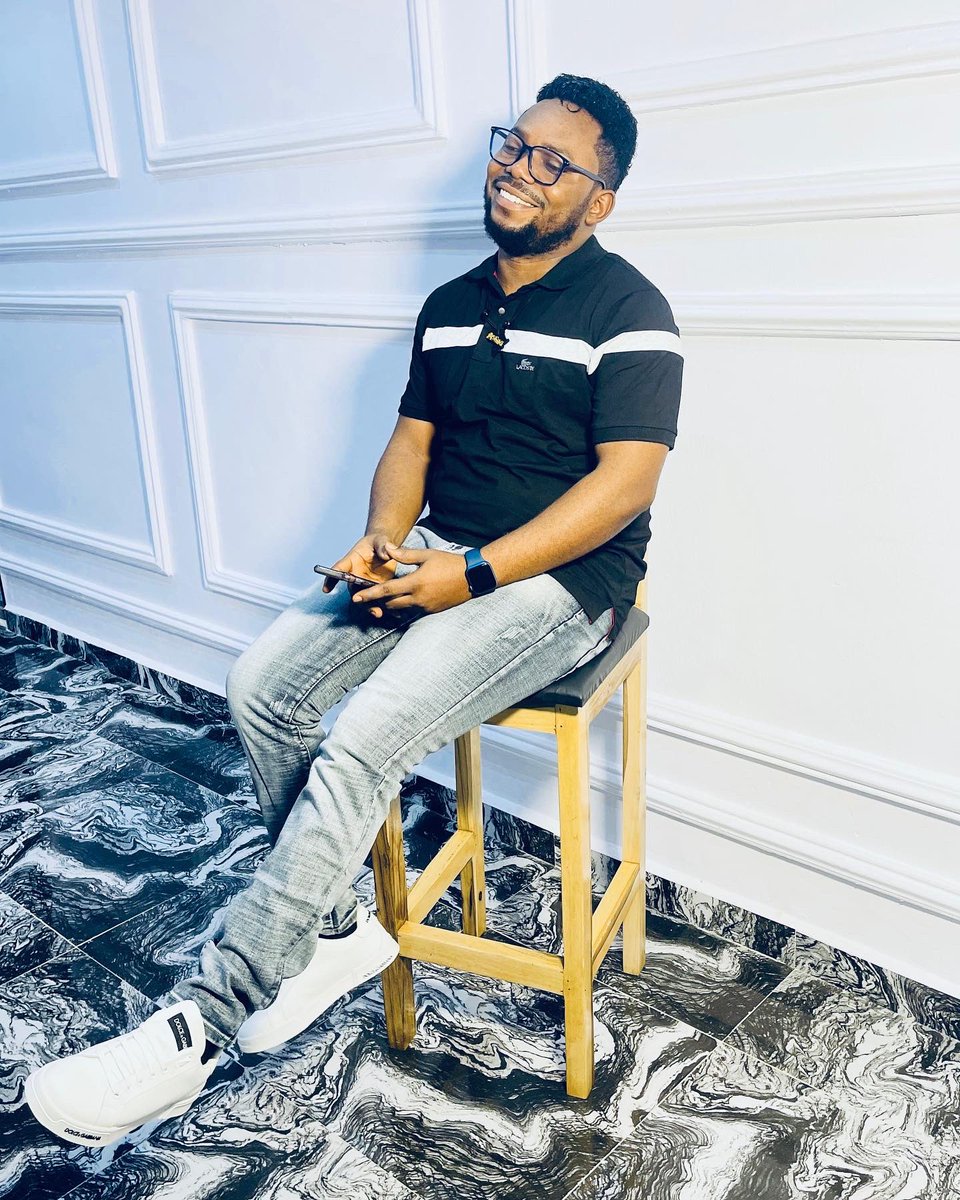 T_reigns's tweet photo. Una don see fine man today?  
Stream my song first 👇🏽

https://t.co/a6qLdjx70l

#JusticeForJohnnyDepp #Big30Party iphone12, Face ID, Daddy Wa, Kim K, Cardi . https://t.co/vH4uezE1f9