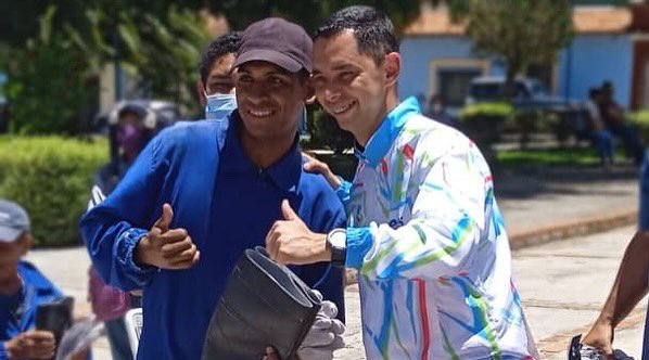 meridaalcaldia's tweet photo. #3marzo En estos momentos alcalde @JesusAraque2021 entrega una  nueva dotación de herramientas y equipos de trabajo para 15 trabajadores del Cementerio El Espejo https://t.co/CKc7g25xH3