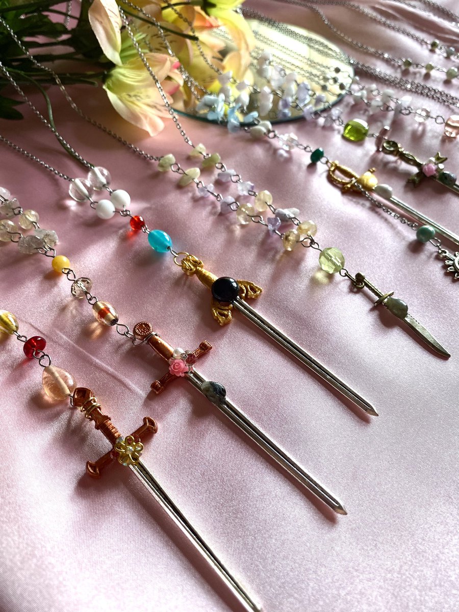 pinkcloudart's tweet photo. So many necklaces to choose from, which ones are your favorite? 🌸☁️✨ https://t.co/IPYta8C876
