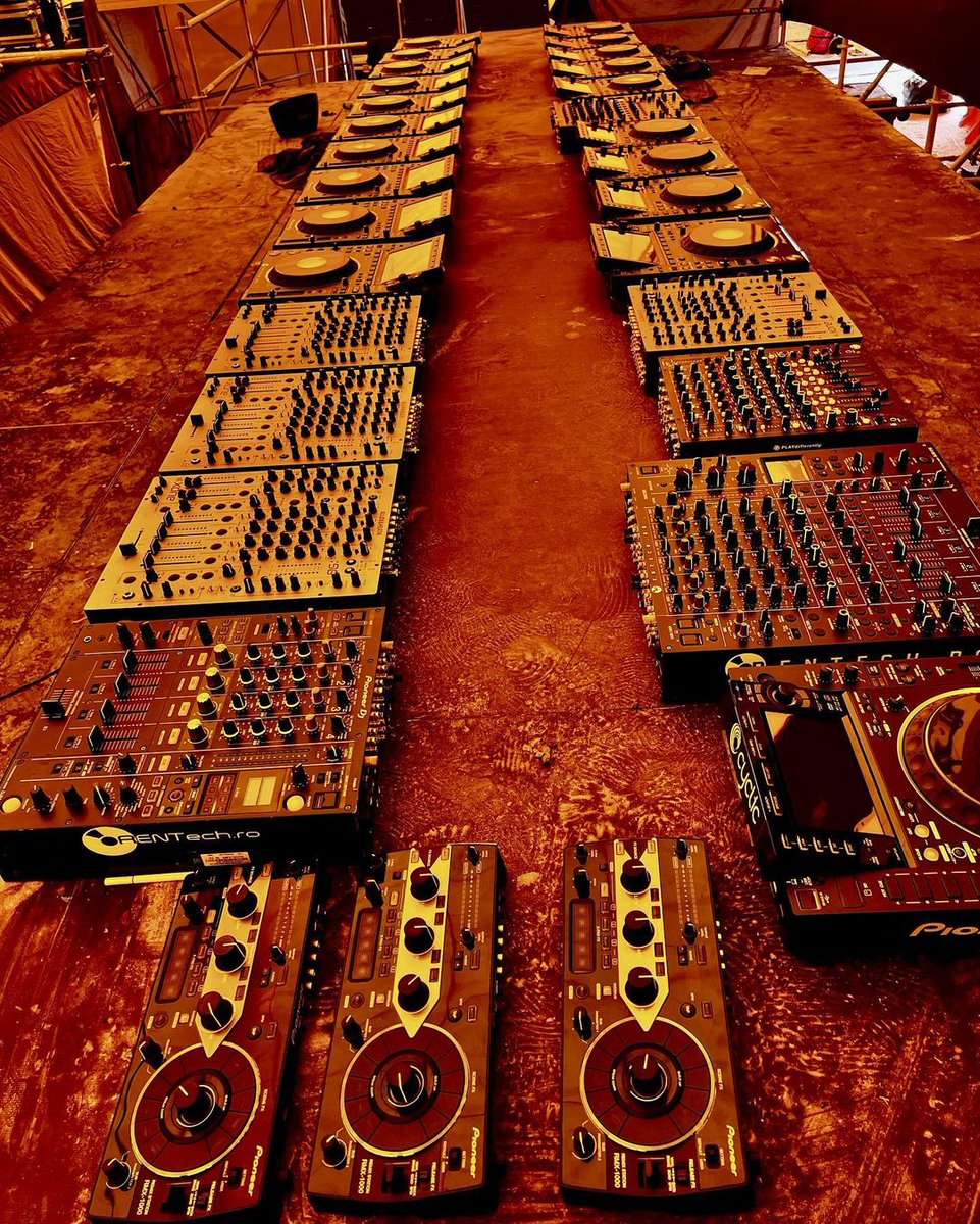 Satisfying 📸 of the booth equipment for <a href="/SunwavesFest/">SUNWAVES Festival</a>. 🎛