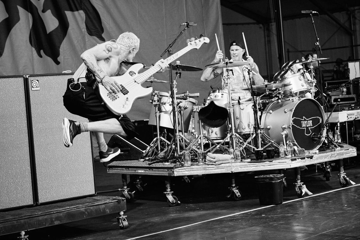 ChiliPeppers's tweet photo. Great to be back! https://t.co/oZjci2eHyr