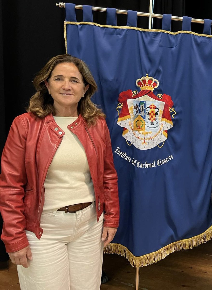 mamenmarquesita's tweet photo. Muy agradecida por la invitación del @iescisnerosalum para dar una charla sobre el Cambio Climático, la COP26, y el #EUClimatePact a sus alumnos de 3° y 4° de la ESO. Los jóvenes son una parte vital de la lucha contra el cambio climático 💪🏻🌍 #EUClimatePactAmbassador https://t.co/OzlRjzJjkt
