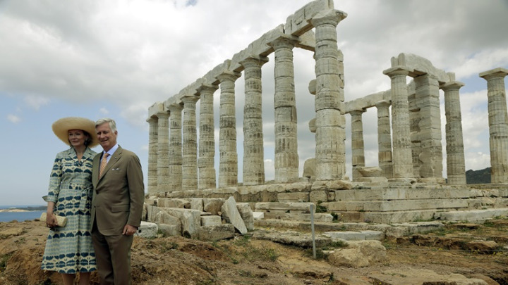 amna_newseng's tweet photo. #Greece 

King Philippe and Queen Mathilde of the Belgium visited the archaeological sites of Sounion and Thorikos on Tuesday, where they were welcomed by Greek Culture &amp; Sports Minister Lina #Mendoni.

https://t.co/yWBHfqnO7w

#BELGRC2022 https://t.co/yslG2MIv0K