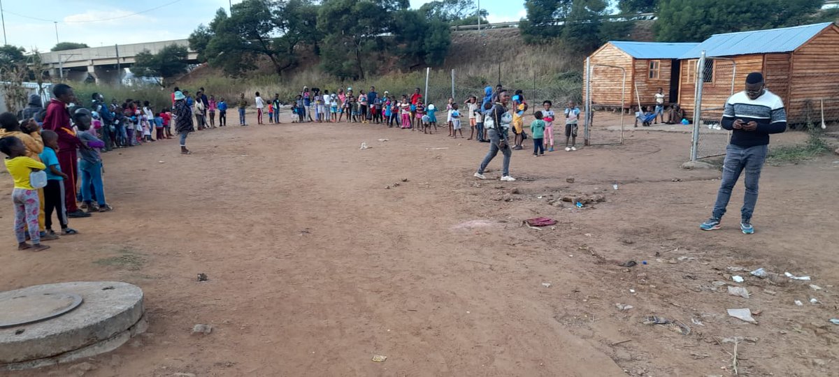 tankiso_matanka's tweet photo. Meals were cooked and kids received their meals

#soupkitchentuesday
#kasiherofdtn https://t.co/St2LkISdk4