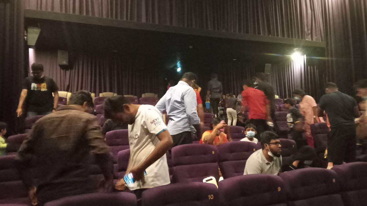 Vspfans's tweet photo. #KaathuvaakulaRenduKaadhal Movie watched in UAE from Sharjah 🥳 house full show family audience full enjoyed film thank you @VigneshShivN Brother well acting #MakkalSelvan #VijaySethupathi Anna &amp; #Samantha #Nayanathara 
@VijaySethuOffl @Samanthaprabhu2 https://t.co/ADpXCoFAGT