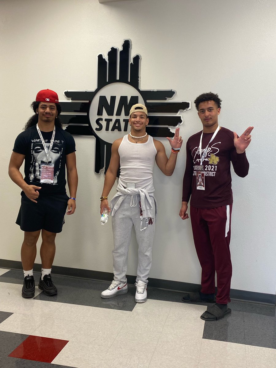 Thank you to the man upstairs. #AGTG After a school visit with <a href="/TimBeckFB/">Tim Beck</a> I am blessed and thankful to receive an offer from <a href="/NMStateFootball/">New Mexico State Football</a> !!!!! ⚫️🔴 
<a href="/superphenom06/">Chris Wells</a> <a href="/CoachTaylor_CT/">Chris Taylor</a> <a href="/Prep1USA/">PREP1</a> thank you to <a href="/Coach_TSanchez/">Coach Tony Sanchez</a>