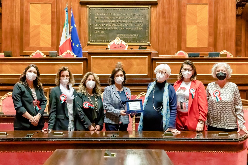 benedetta1971's tweet photo. Miglior progetto del Lazio e tra i vincitori in Italia.
Ritirato il premio a #PalazzoMadama @SenatoStampa @MIsocialTW dalla Senatrice @paolabinetti per la nostra proposta di legge #Vorreiunaleggeche proteggesse le
#donne dalle #violenze" @SenatoRagazzi
5B #Monterotondo #Buozzi https://t.co/7FIhMgB9TM